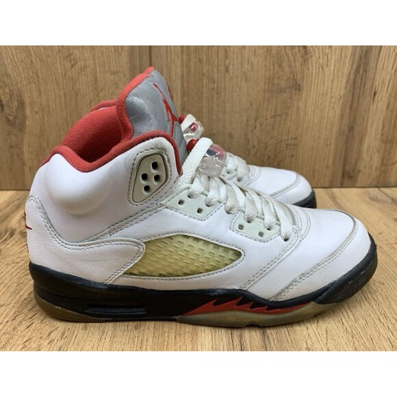 Nike Air Jordan 5 Retro Mid Fire Red Silver Tongue Sneakers 5Y White 440888-102 - Picture 2 of 16